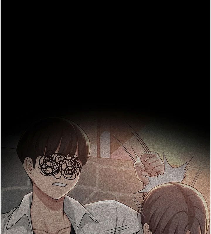 校園成人禮第57話-躲在男廁親密接觸